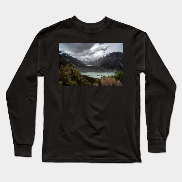 Hooker Valley Glacier valley in New Zealand Long Sleeve T-Shirt by Danny Wanders